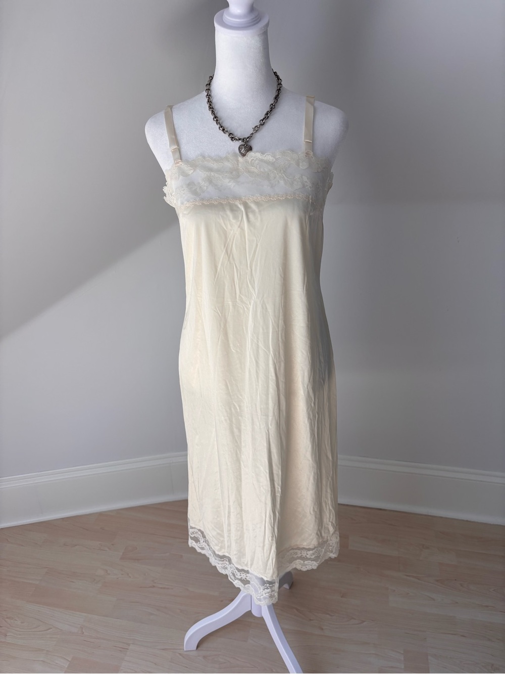 Vintage Kayser Lace Full Slip 🤍